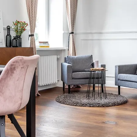 Apartman Old Town - Stylish And Spacious Apt.